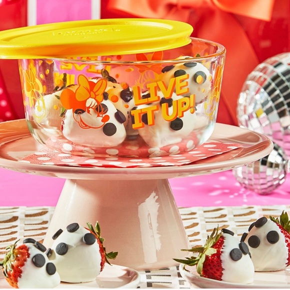 Pyrex 4cup Food Storage Minnie Mouse Live it up - Picture 2 of 4